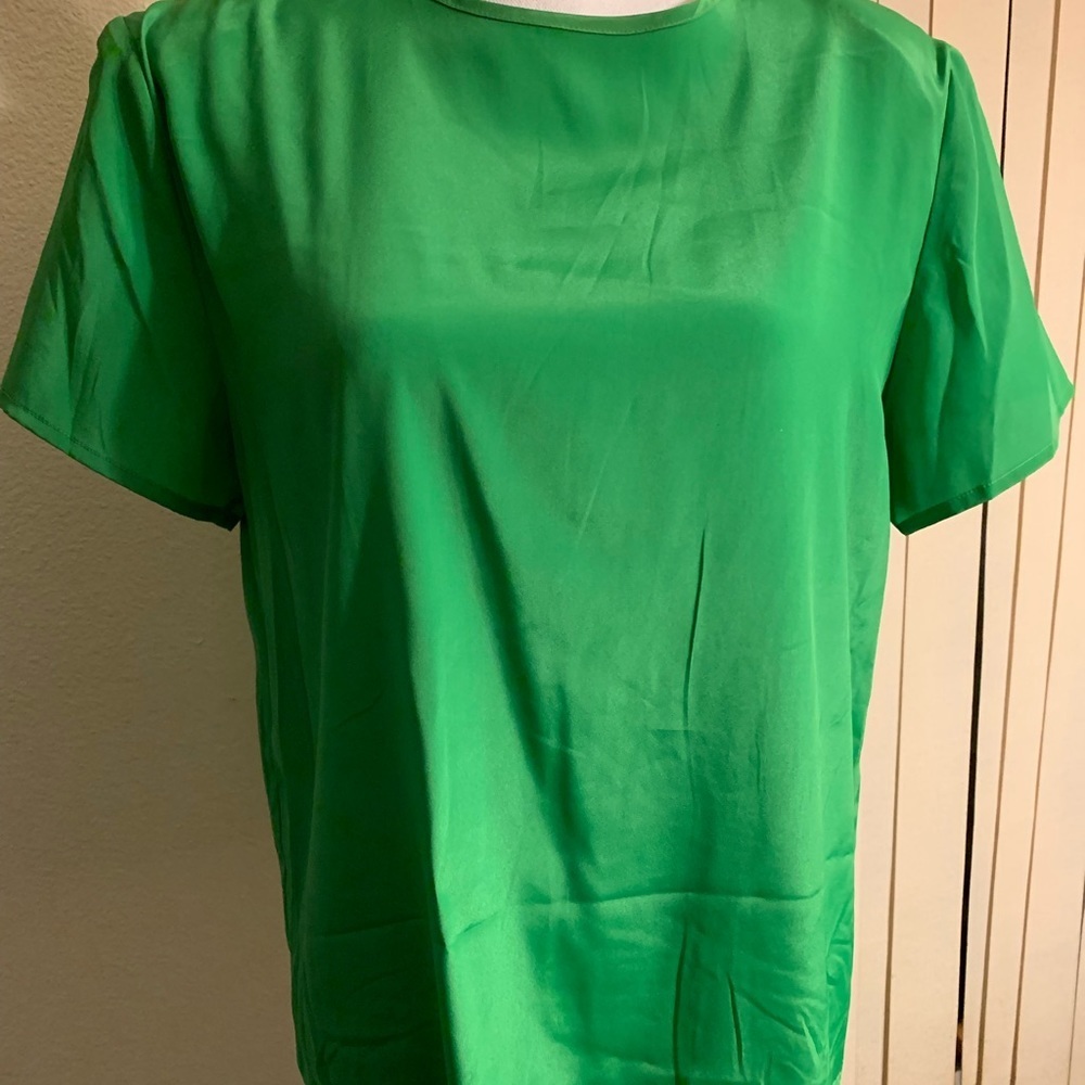 New Without Tags Medium Color Green Blouse